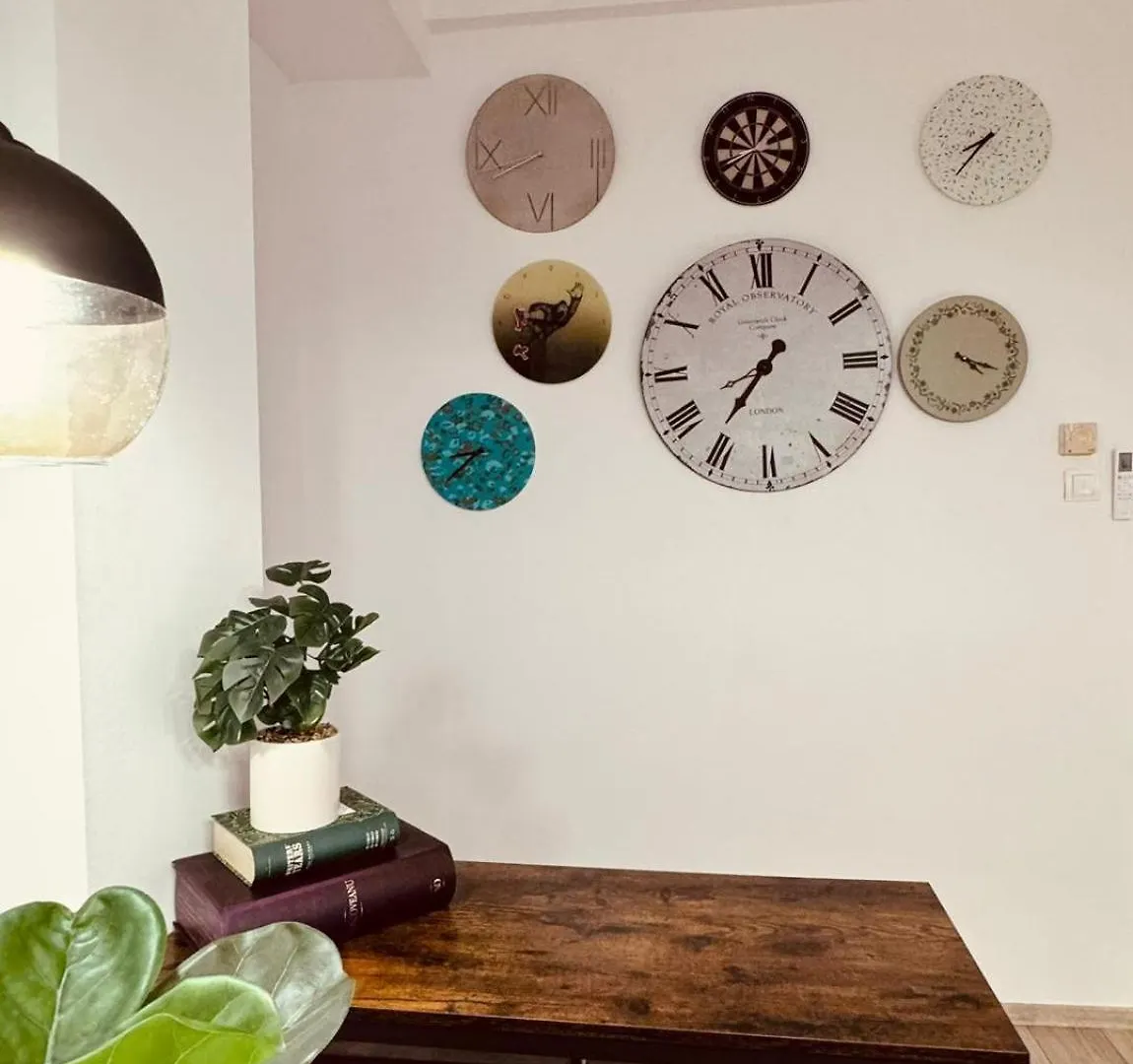 Clock House Appartement Boekarest